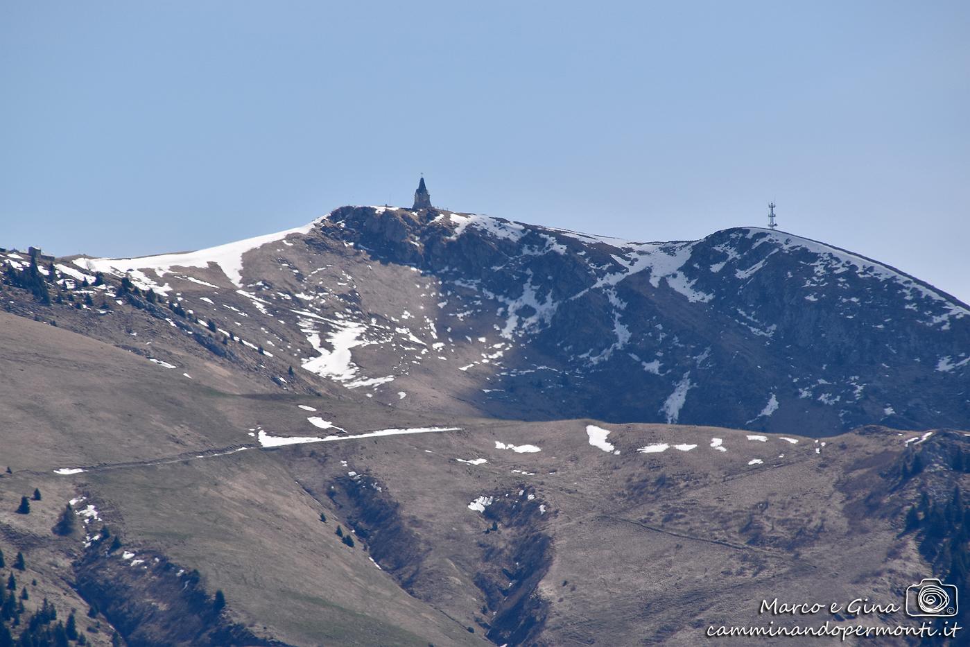 62 Corna Trentapassi - Zoom sul Monte Guglielmo.JPG